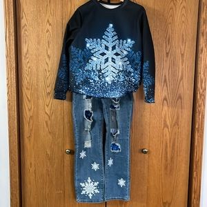 Very Fun Snowflake Outfit. Sweatshirt and Jeans. Womens size Lg and 14